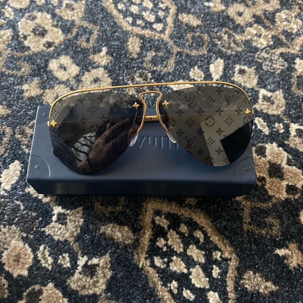 Louis Vuitton Grease Sunglasses Authentic Barely Worn. Excellent Condition.